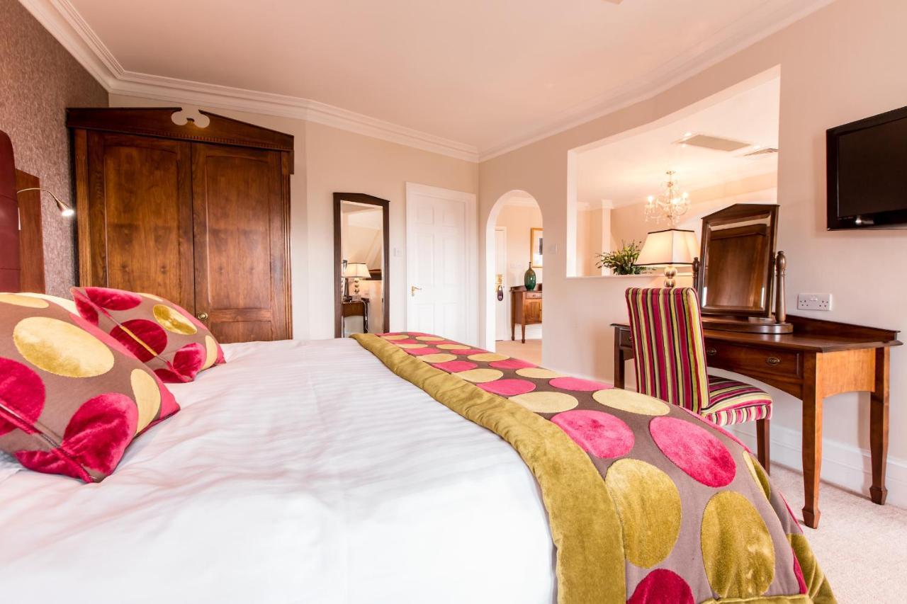 The Culloden Estate And Spa Holywood  Kültér fotó A bedroom at the hotel