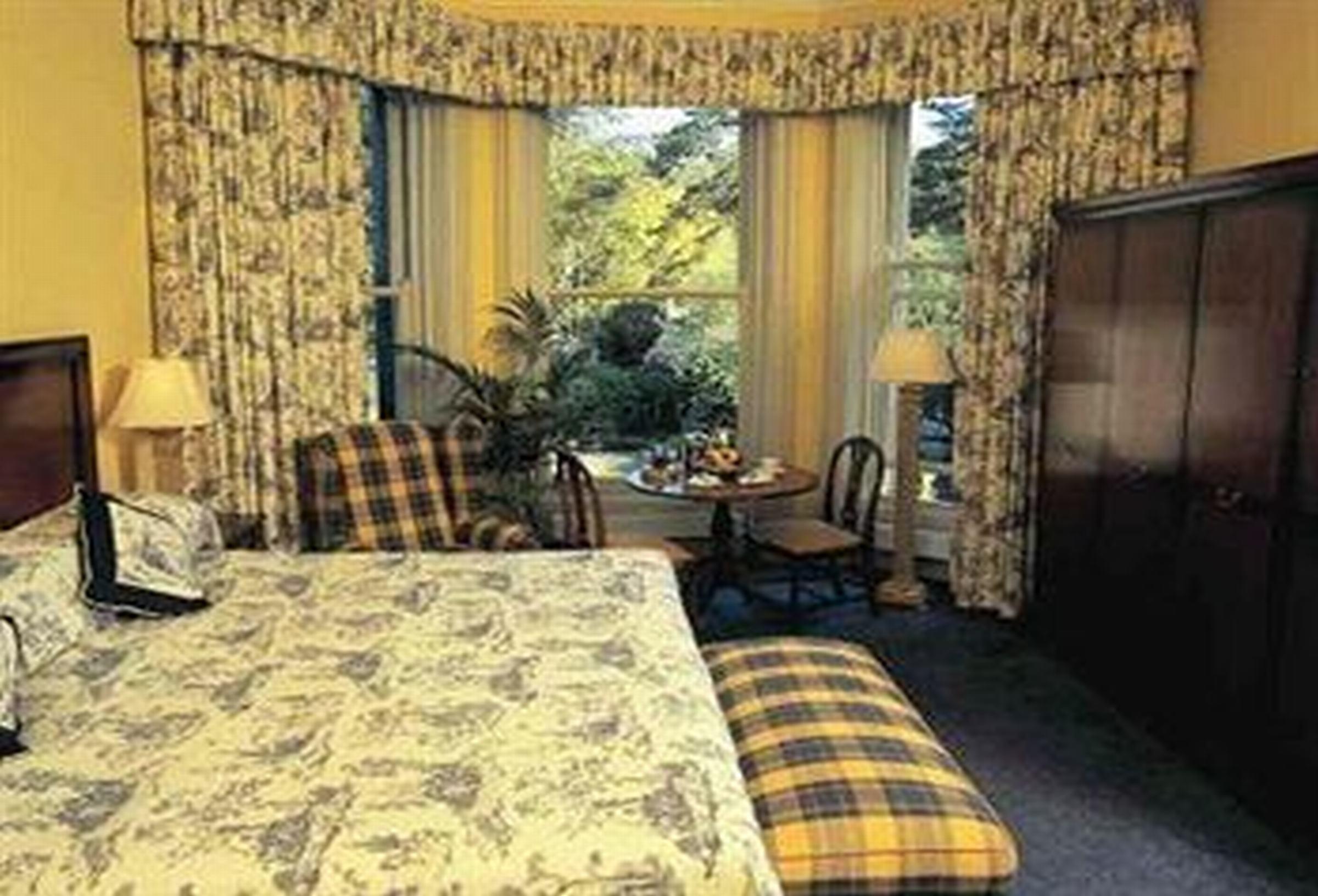 The Culloden Estate And Spa Holywood  Szoba fotó A bedroom at the Inn