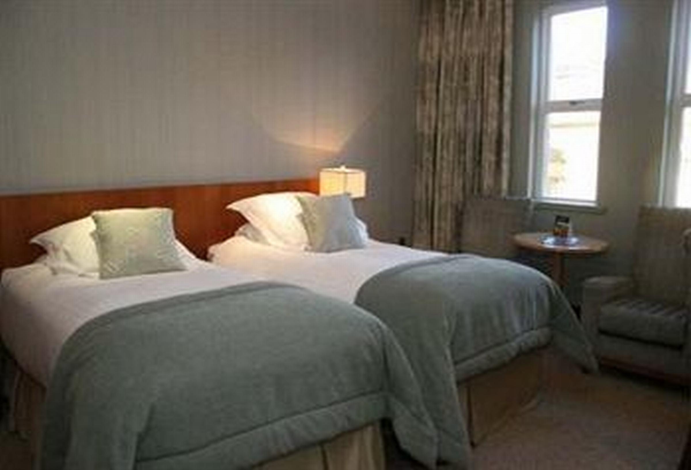 The Culloden Estate And Spa Holywood  Kültér fotó A room at the hotel
