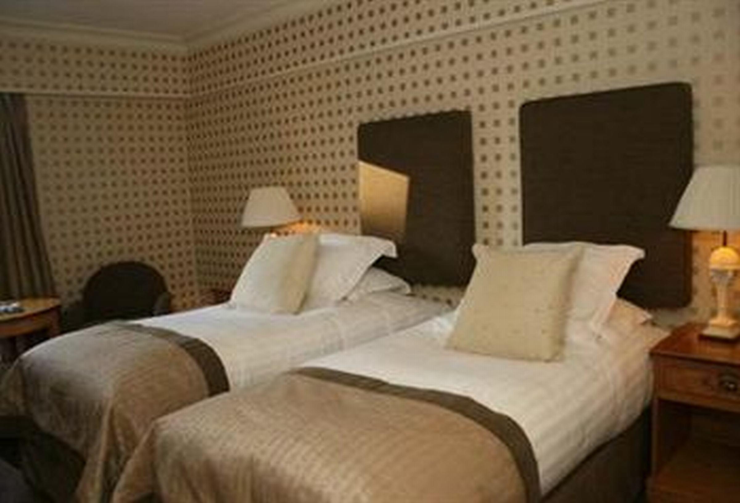 The Culloden Estate And Spa Holywood  Kültér fotó A room at the hotel