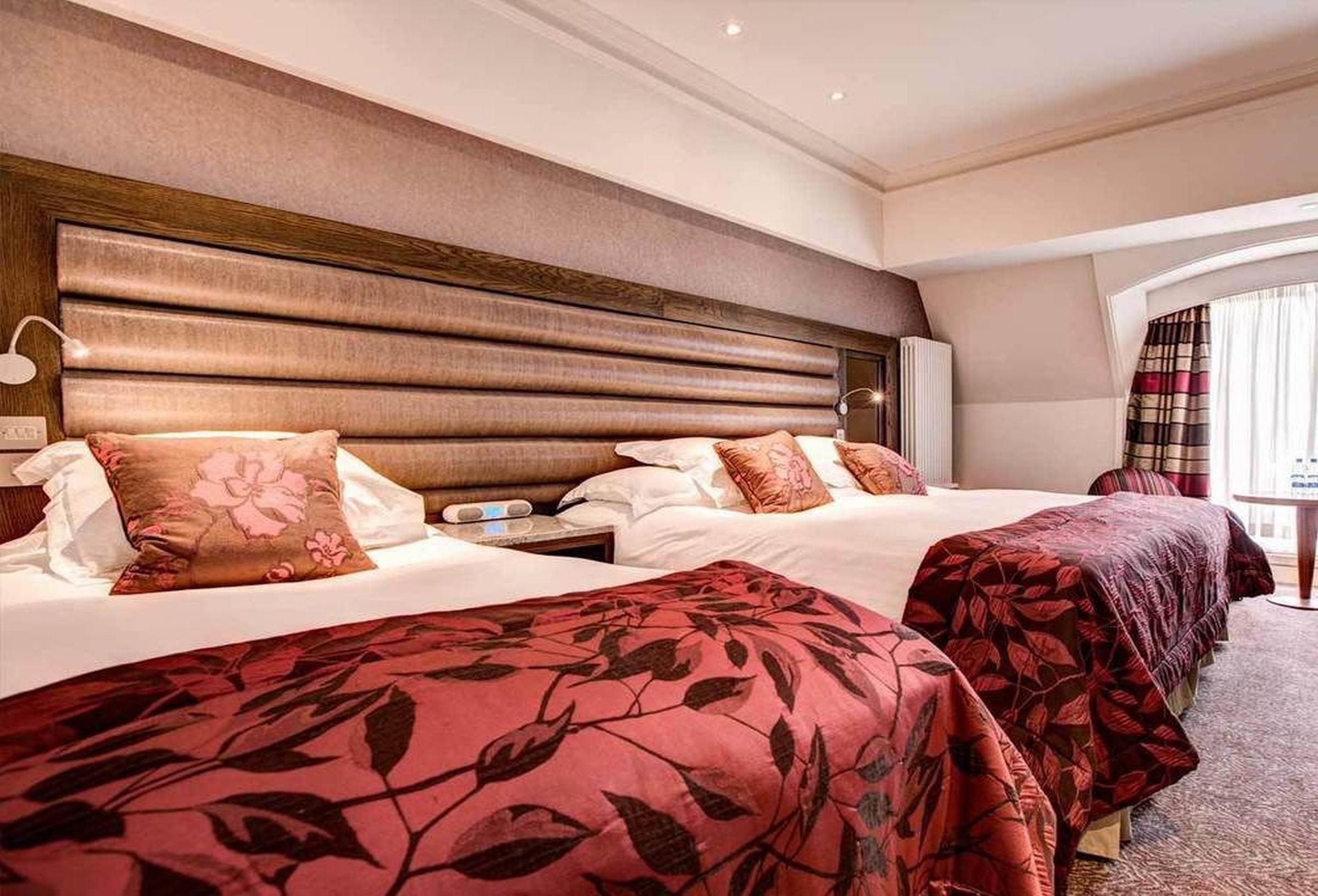 The Culloden Estate And Spa Holywood  Kültér fotó A bedroom at the hotel