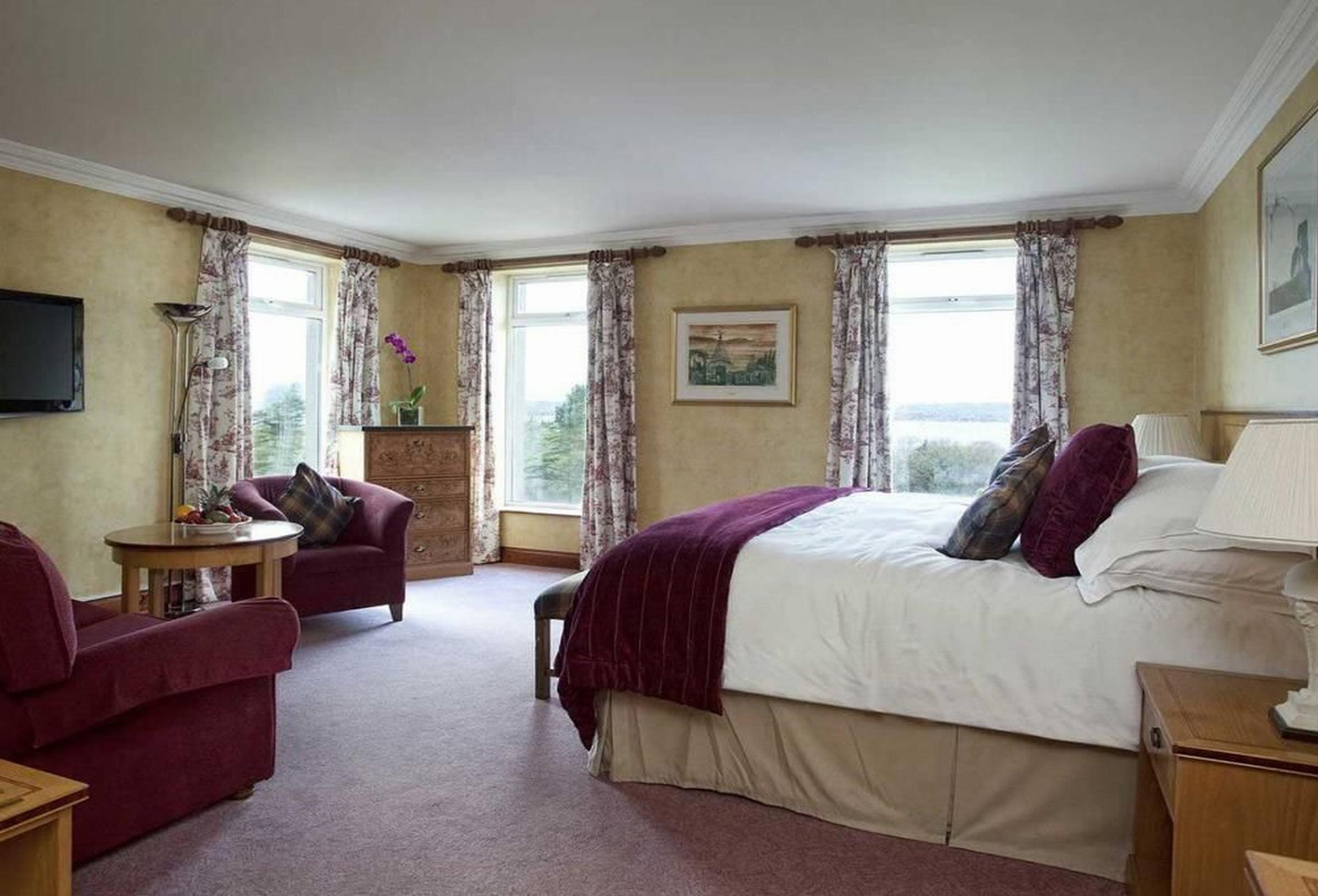 The Culloden Estate And Spa Holywood  Kültér fotó A bedroom at the hotel