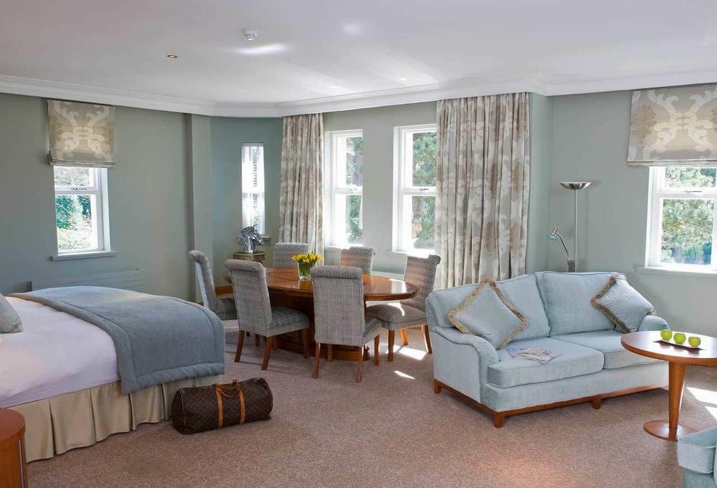 The Culloden Estate And Spa Holywood  Kültér fotó A suite at the hotel