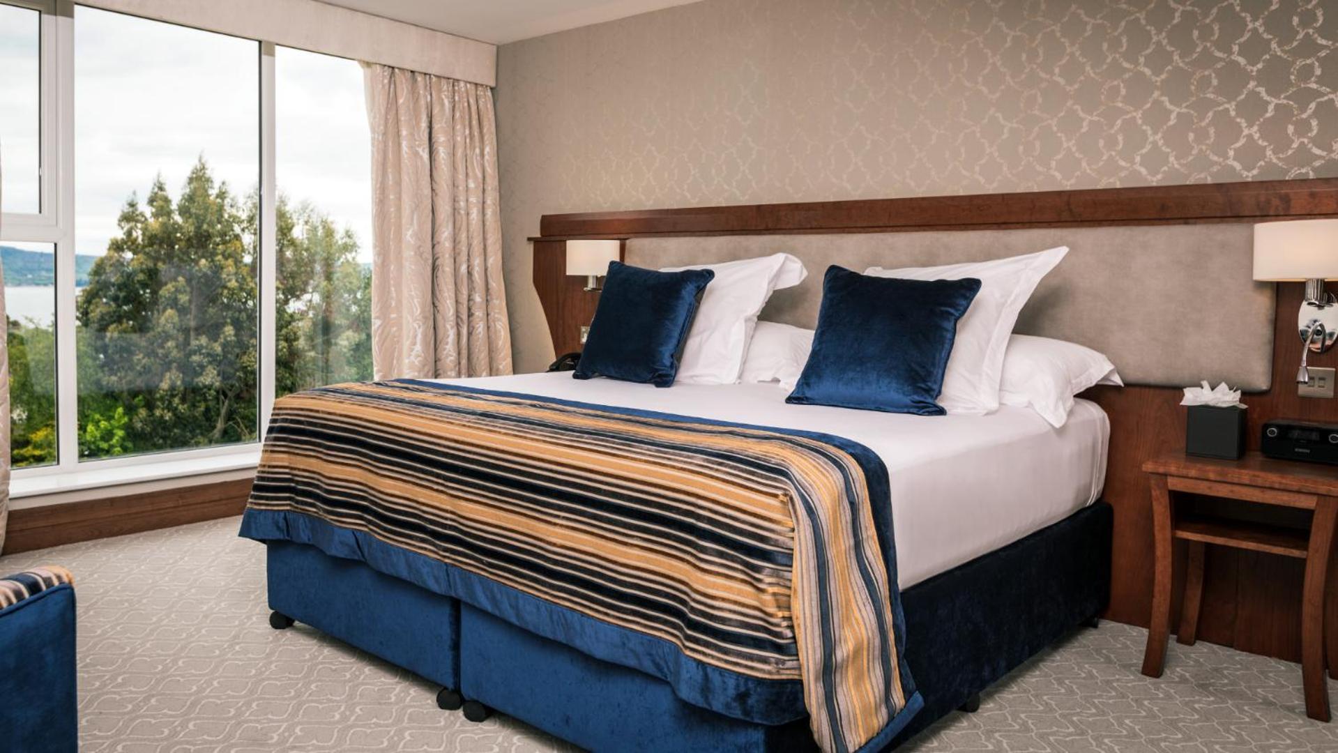 The Culloden Estate And Spa Holywood  Kültér fotó A bedroom at the hotel