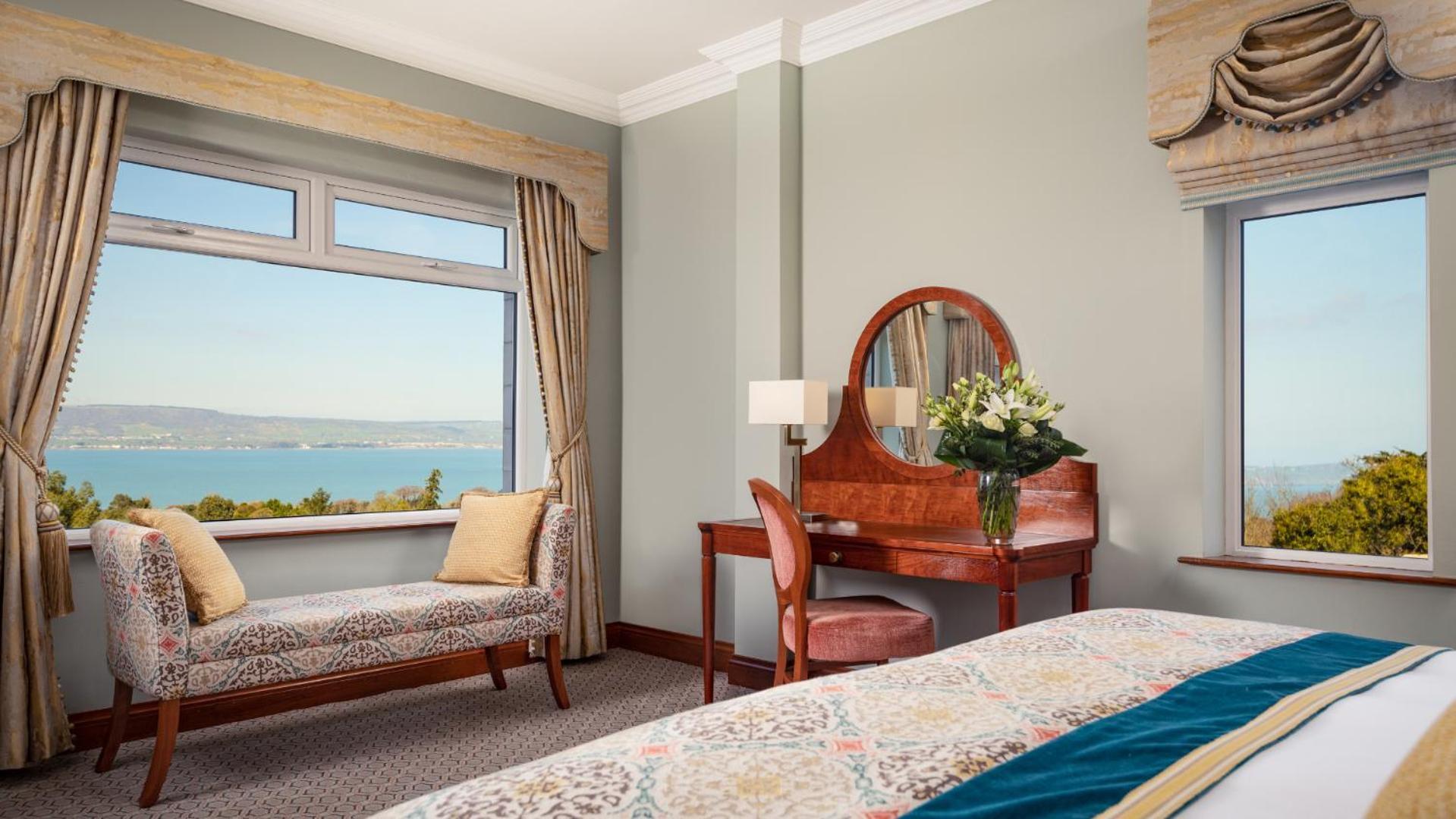 The Culloden Estate And Spa Holywood  Kültér fotó A bedroom at the hotel