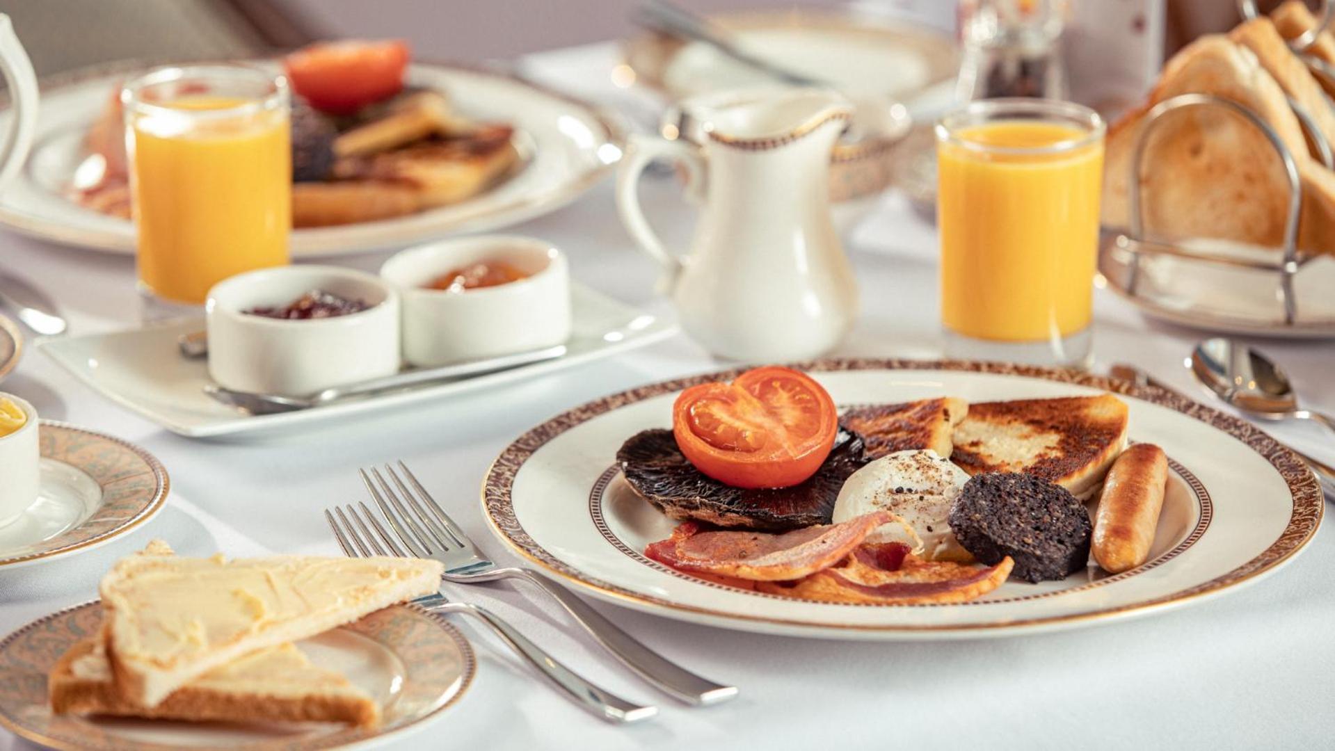 The Culloden Estate And Spa Holywood  Kültér fotó A traditional Irish breakfast